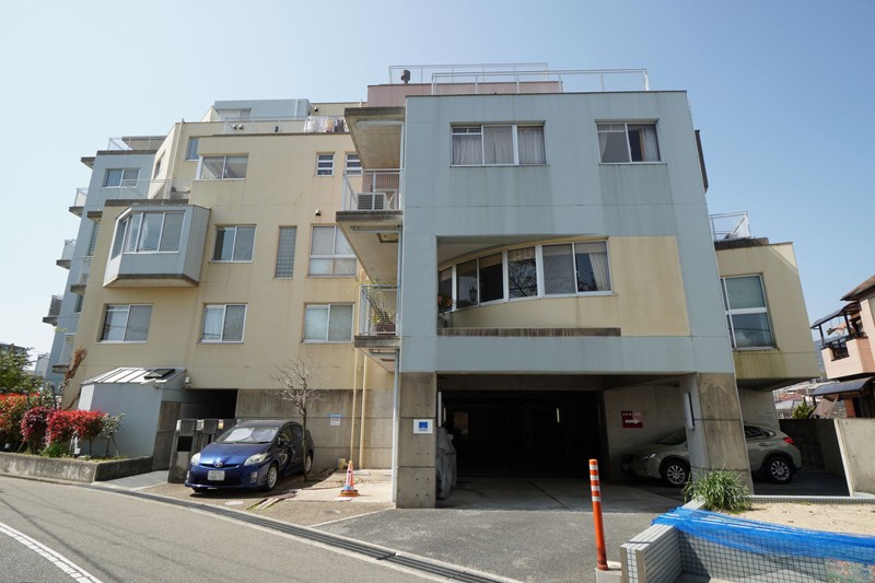 阪急甲陽線「甲陽園」駅より徒歩4分の立地です。