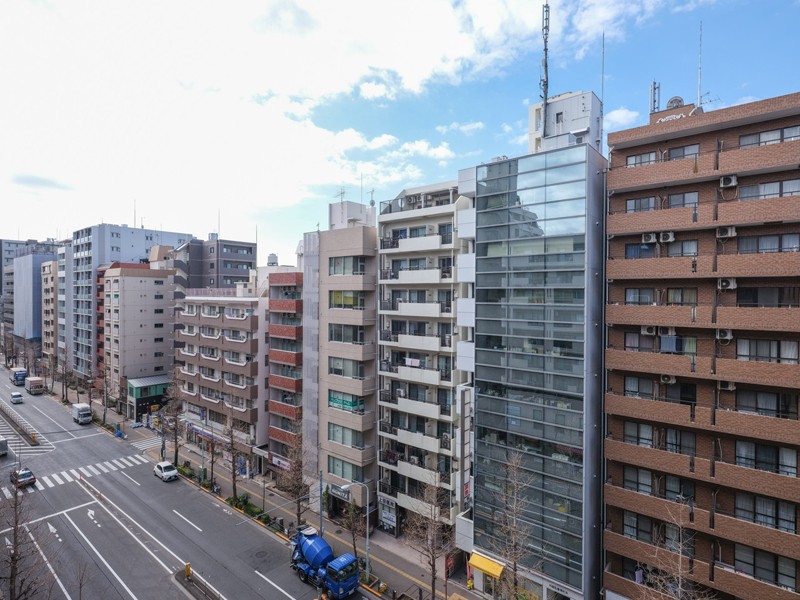 バルコニーからの眺望です。うつろいゆく空の色を楽しみながら、ちょっとした気分転換にも良さそうですね。