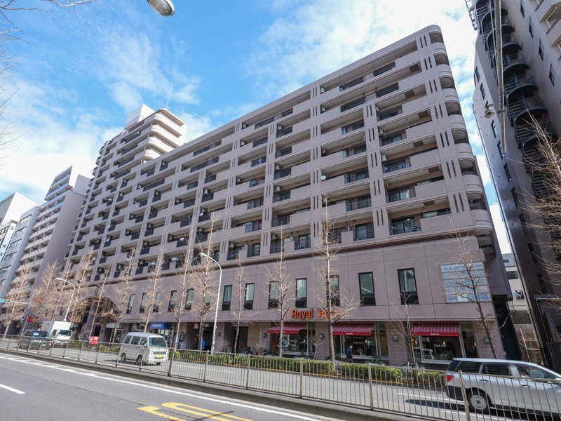 駅近『護国寺』駅徒歩3分！安心の新耐震基準、商業施設複合型の大規模コミュニティマンションです♪５階屋上部分にはお子様用広場がございます。