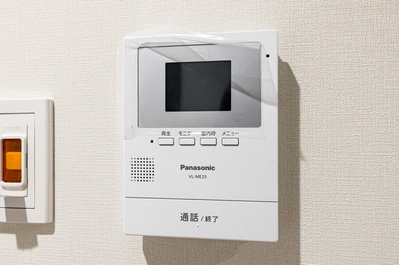 ◆TVモニター付インターホン◆訪ねてきた相手をモニター越しに確認でき、防犯対策に役立ちます。インターホン越しに話をすることが可能です。