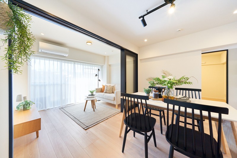 やすらぎに包まれたリビングダイニングキッチンです。心地よい時間が流れるお部屋は、毎日が忙しいあなたもほっと一息つける安らぎの空間です。
