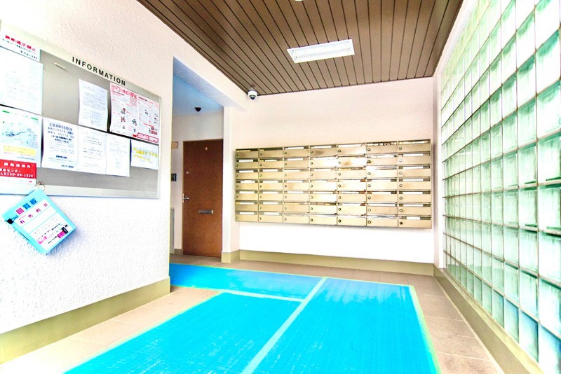 管理人さんによってお手入れが行き届いた共用部です。時代の移ろいを重ね、大切に住み継がれてきたマンションです。