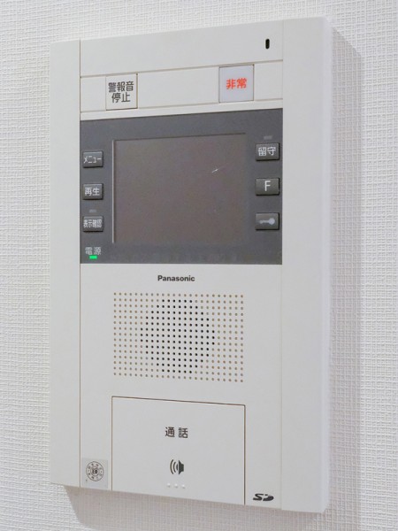 ◆TVモニター付インターホン◆訪ねてきた相手をモニター越しに確認でき、防犯対策に役立ちます。インターホン越しに話をすることが可能です。