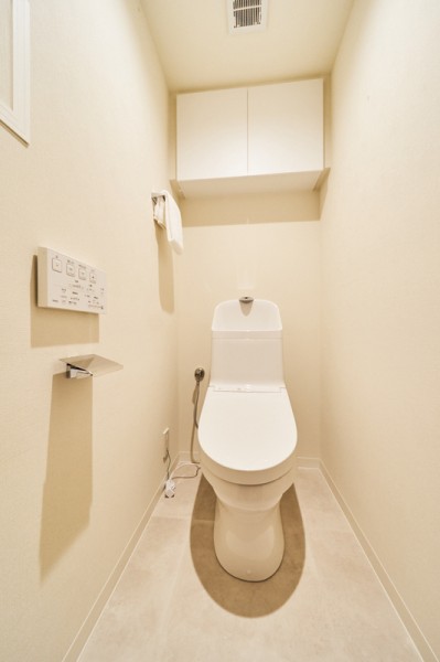 優れた節水効果や汚れが付きにくい便座など、ほしかった機能が揃ったウォシュレット一体型トイレです。