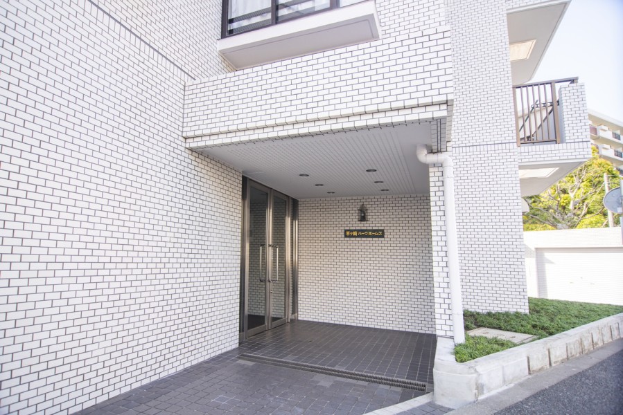 時の流れと共に魅力が深まり、住まう方が大切に紡いできたマンションです。令和5年1月に大規模修繕工事を実施済み・管理体制です。