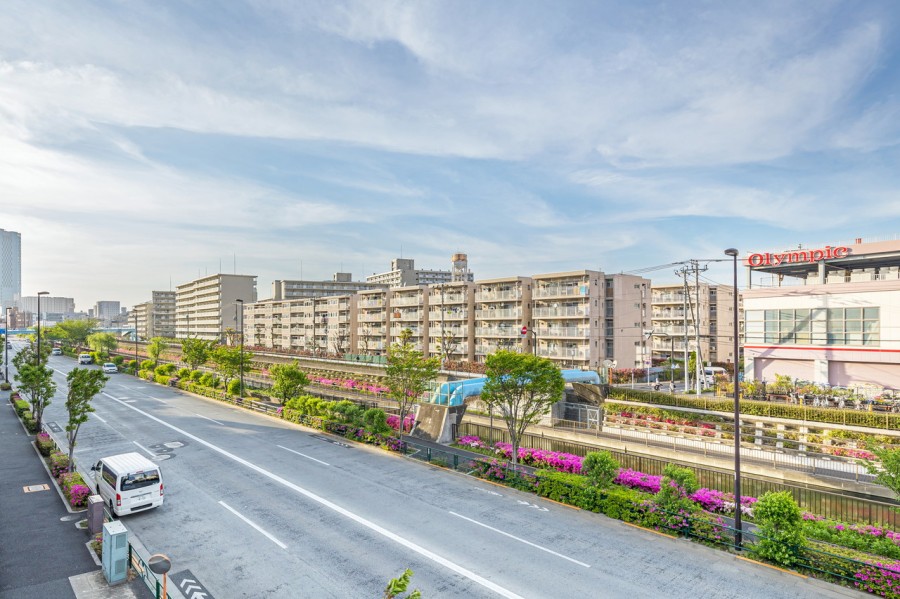 眺望では、リバービューと彩りある植栽を望めます。清らかで穏やかな時間が流れ、明日への活力を養うことができそうです。