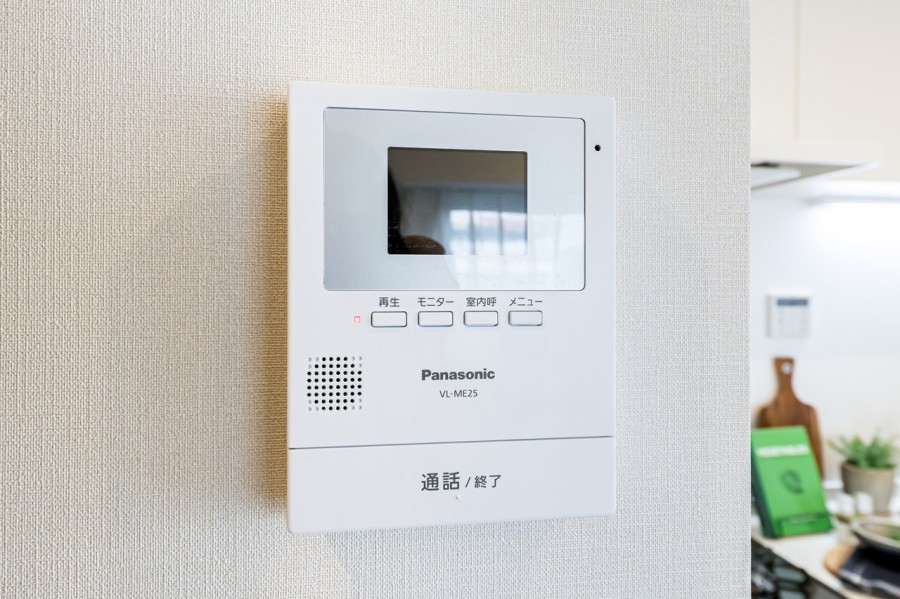 ◆TVモニター付インターホン◆訪ねてきた相手をモニター越しに確認でき、防犯対策に役立ちます。インターホン越しに話をすることが可能です。