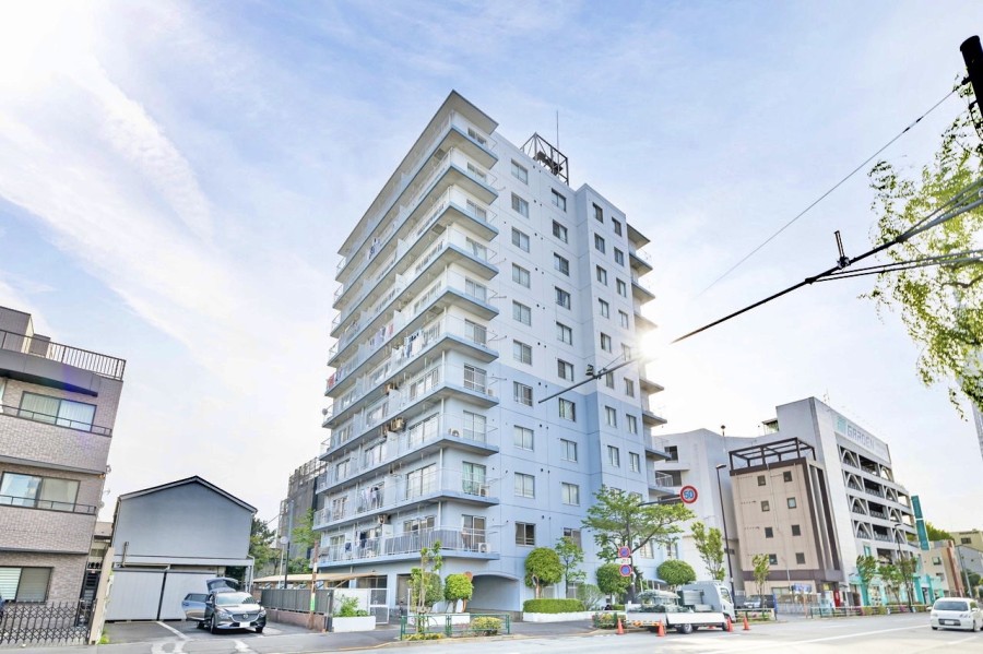 下町情緒が漂う居心地の良いエリアに佇むマンションです。スーパーまで徒歩2分の買物至便な立地です◎