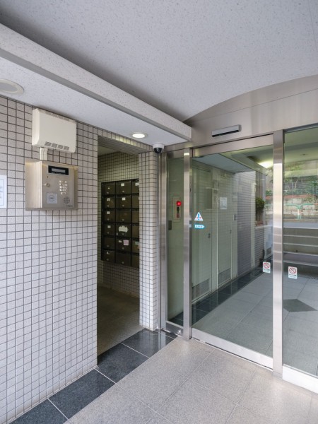 ◆オートロック◆居住者以外の侵入を拒み、不審者や不要なセールスを撃退することができます。安心感を得られるのも大きなポイントです。