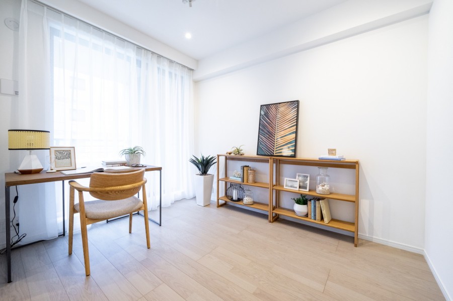 洋室3はリビング横に位置するお部屋です。バルコニーにも接続するので開放感があり、居心地のよい空間です。