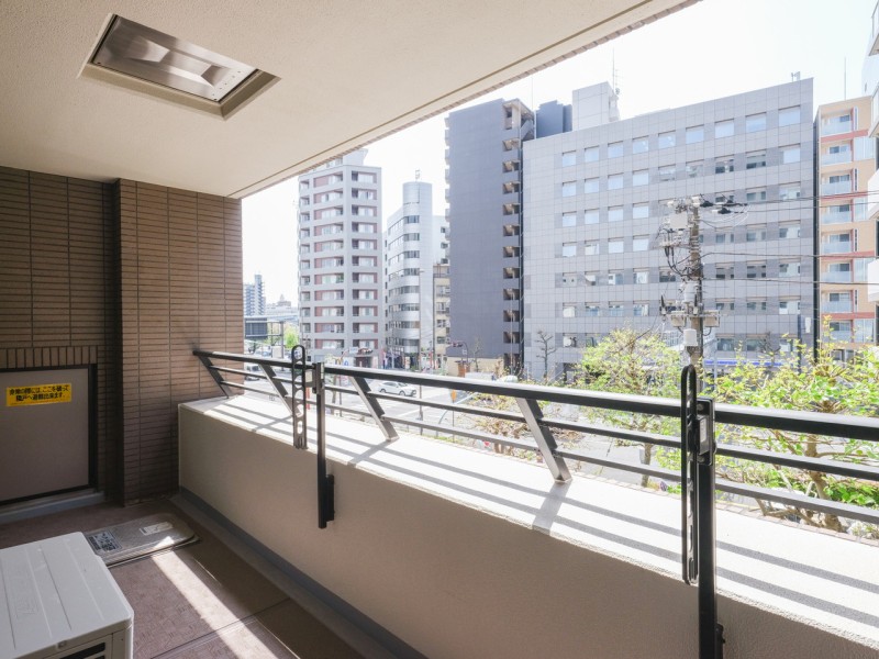 ほっと一息つける南西向きのバルコニーです。暮らしの中で大切な光と風を感じ、洗練された暮らしを実現できます。