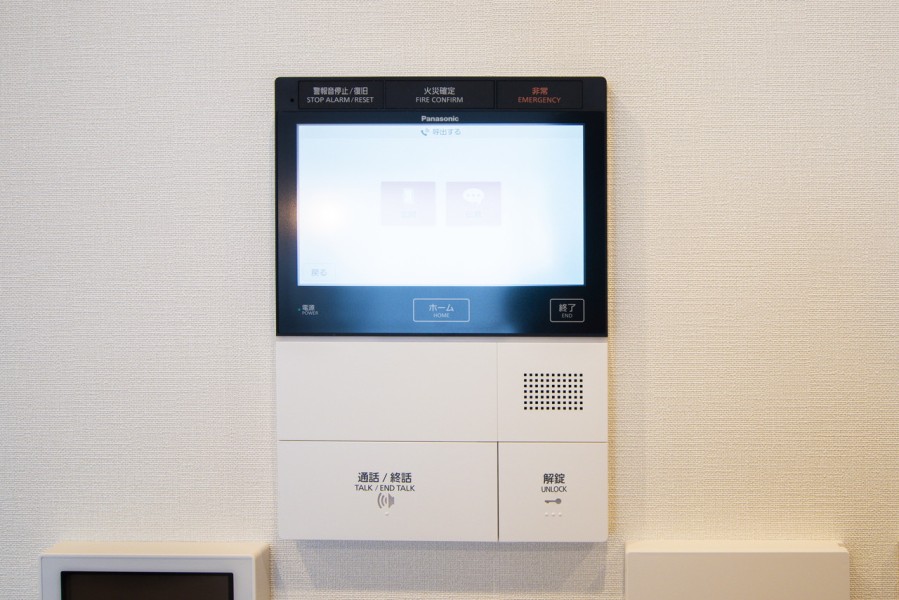 ◆TVモニター付インターホン◆訪ねてきた相手をモニター越しに確認でき、防犯対策に役立ちます。インターホン越しに話をすることが可能です。