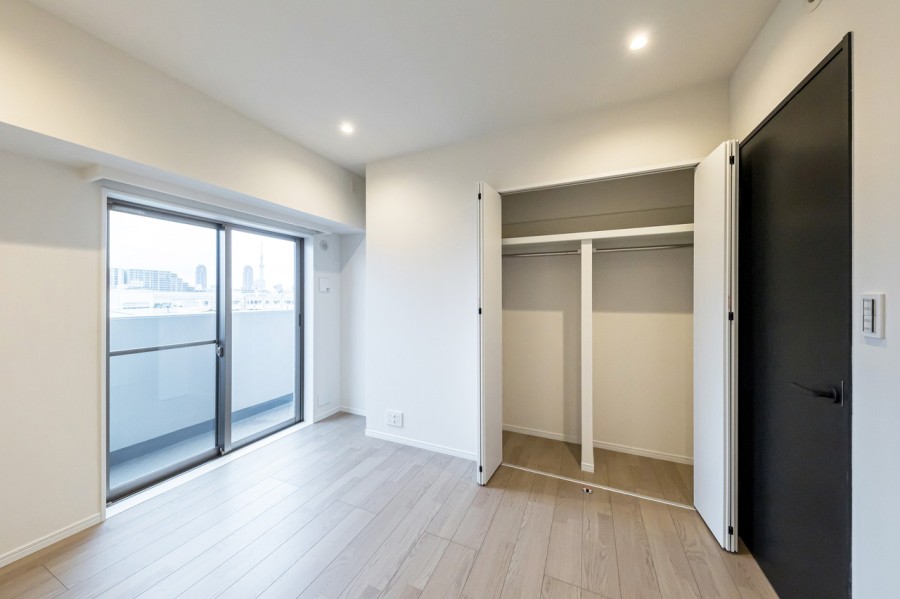 洋室3は廊下からアクセスするプライベート性の高いお部屋です。ゆったりとした心地よい空間で穏やかな時間をお過ごしいただけます。