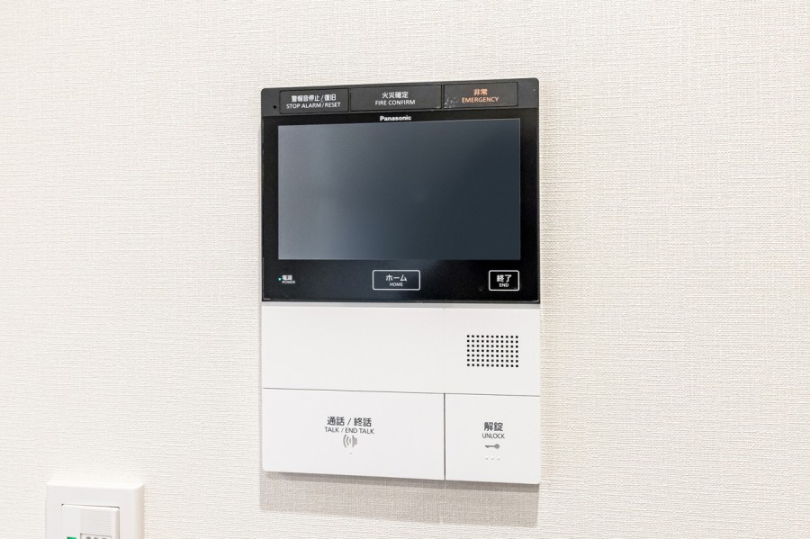 ◆TVモニター付インターホン◆訪ねてきた相手をモニター越しに確認でき、防犯対策に役立ちます。インターホン越しに話をすることが可能です。