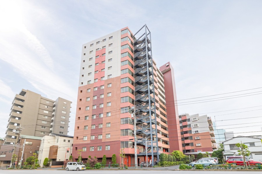 清洲橋通りに面したオートロック・宅配ボックス完備の14階建てマンションです。ペット２匹まで飼育可(規約有)