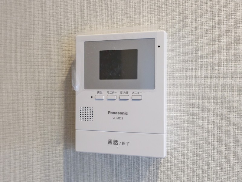 ◆TVモニター付インターホン◆訪ねてきた相手をモニター越しに確認でき、防犯対策に役立ちます。インターホン越しに話をすることが可能です。