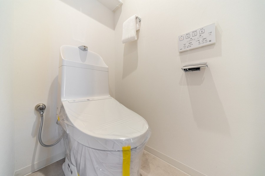 TOTO製洗浄便座付きトイレを設置しました。毎日使う場所だからこそ、清潔に保ちたいですよね。