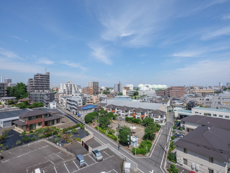 見事なまでに開けた眺望を堪能できるお部屋です。デジタルでは語りきれない感覚を研ぎ澄まし無機質な時間をぬぐいます。