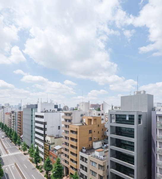 胸のすく大空を望める眺望を堪能できます。思わず深呼吸をし、日々をアップデートできそうな眺めを掌中におさめる暮らしが叶います。