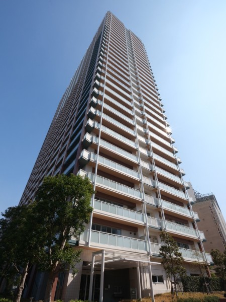 24時間有人管理で管理体制良好。安心の制震構造・耐久100年の高強度コンクリートを使用した三井不動産(株)旧分譲マンションです。