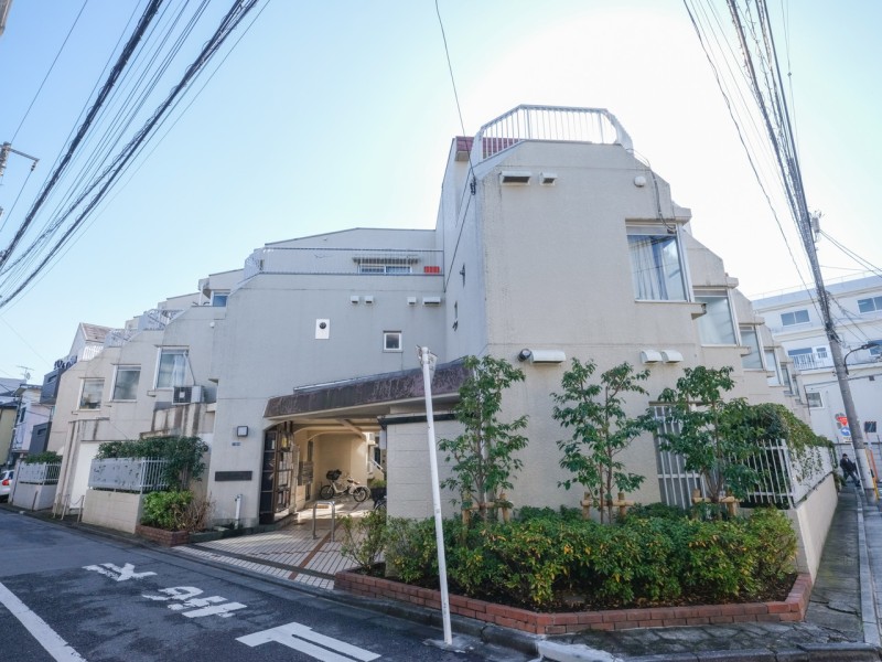 住友不動産(株)旧分譲マンション。「新宿御苑前」「東新宿」「新宿三丁目」の３駅４路線利用可能で、ビッグターミナル「新宿」も徒歩圏内の好立地！