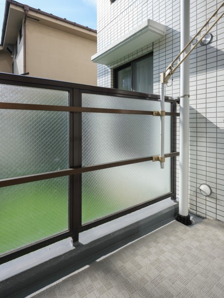 東南向きで明るいバルコニーです。晴れた日には洗濯物もカラっと乾きそうです。暮らしに大切な光と風を感じることができるスペースです。