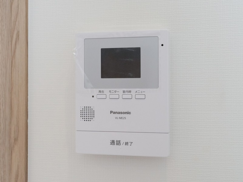 ◆TVモニター付インターホン◆訪ねてきた相手をモニター越しに確認でき、防犯対策に役立ちます。インターホン越しに話をすることが可能です。