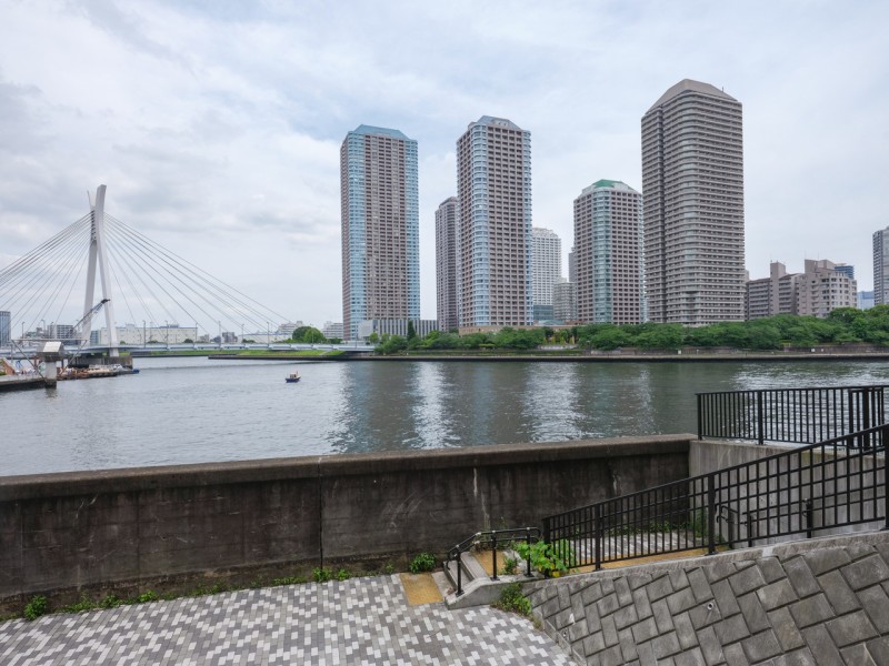豊かな水を感じる隅田川ビューのお部屋です。視線や陽を遮るものは何もなく、穏やかでワイドなリバービューが広がります。