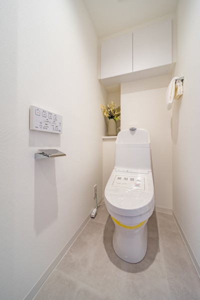 TOTO製ウォシュレット一体型のトイレは、お掃除の手助けをしてくれる便利機能が搭載されています。