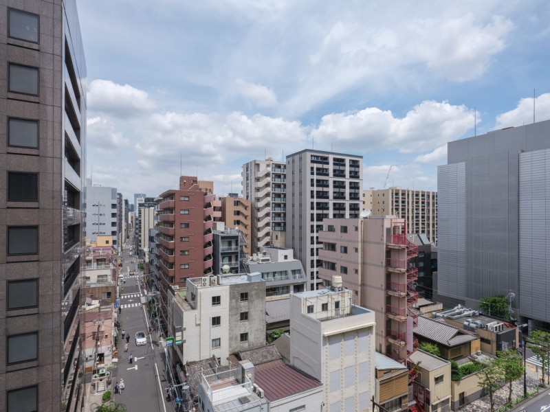 青々とした開けた空を見渡せる開放的な眺望です。変わりゆく空の色を楽しみながら日々をアップデートできそうです。