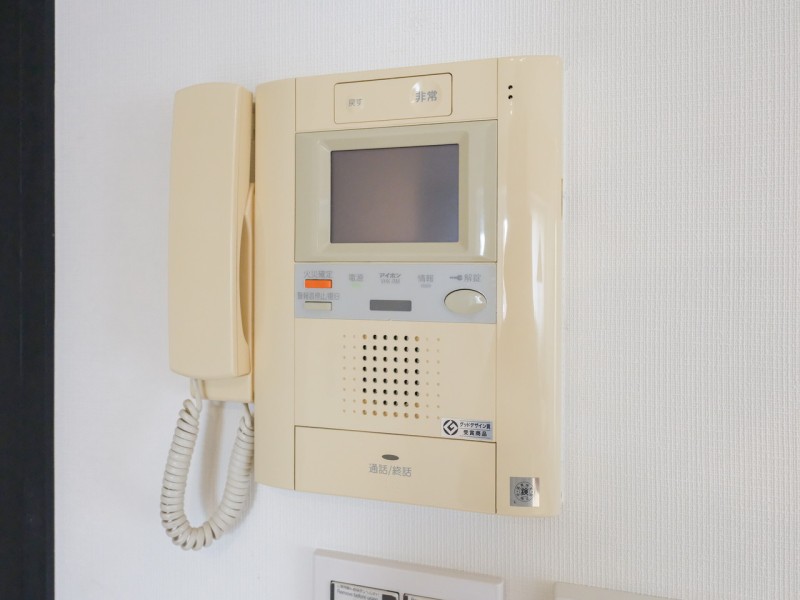 ◆TVモニター付インターホン◆訪ねてきた相手をモニター越しに確認でき、防犯対策に役立ちます。インターホン越しに話をすることが可能です。