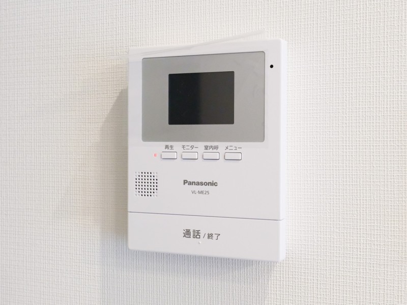 ◆TVモニター付インターホン◆訪ねてきた相手をモニター越しに確認でき、防犯対策に役立ちます。インターホン越しに話をすることが可能です。