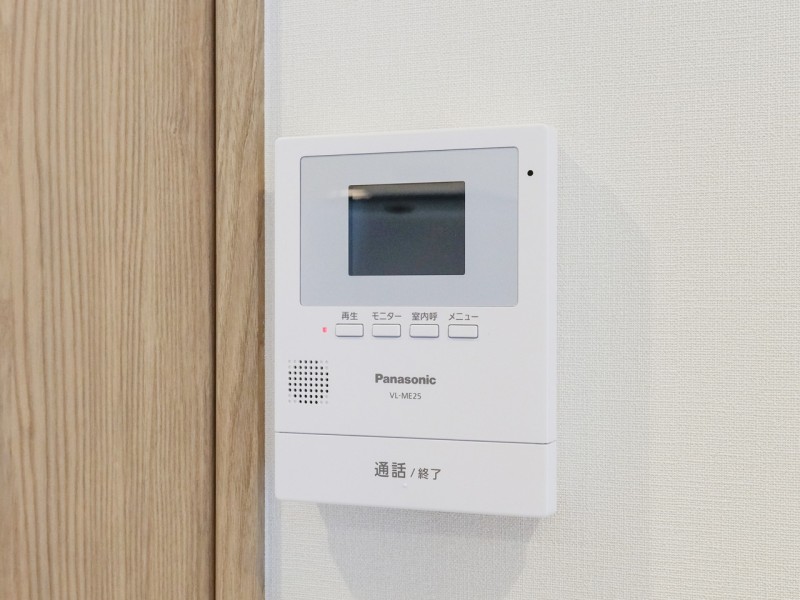 ◆TVモニター付インターホン◆訪ねてきた相手をモニター越しに確認でき、防犯対策に役立ちます。インターホン越しに話をすることが可能です。
