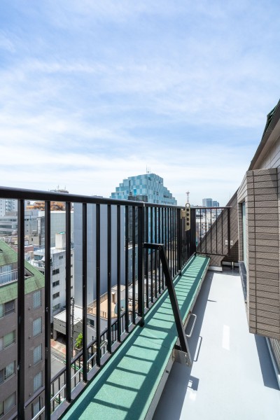 物干し金物付きのルーフバルコニーです。広がる青空を眺めてほっと一息つくのもいいですね。