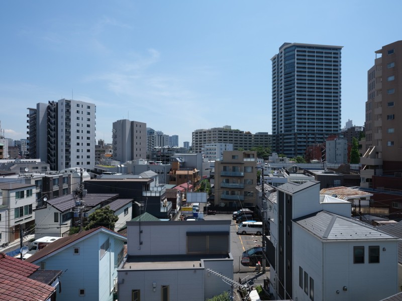 穏やかな時間が流れ、明日への活力を養うことができる眺望です。暮らしに大切な光と風をめいっぱい感じることができるリフレッシュスペースです。