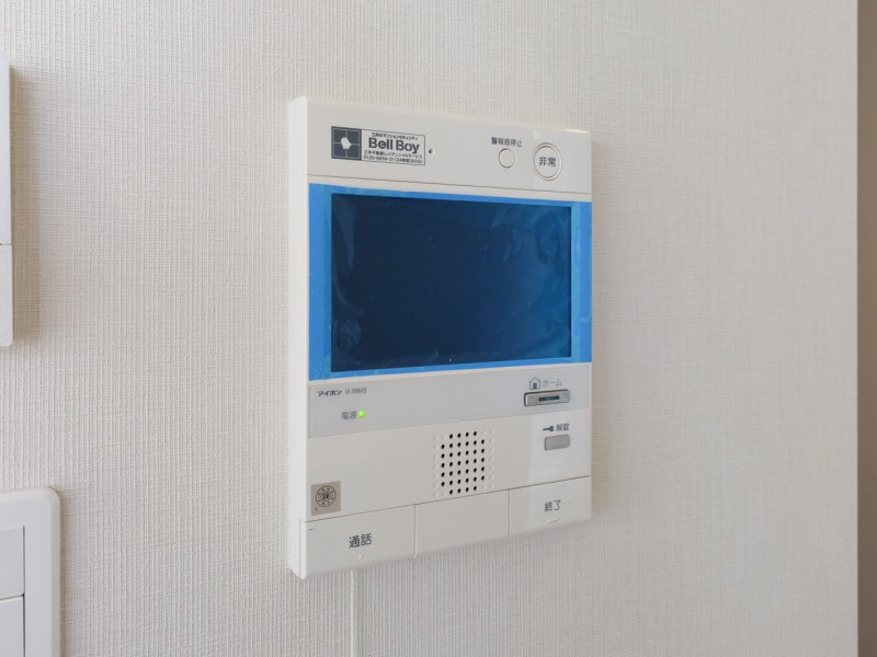◆TVモニター付インターホン◆訪ねてきた相手をモニター越しに確認でき、防犯対策に役立ちます。インターホン越しに話をすることが可能です。