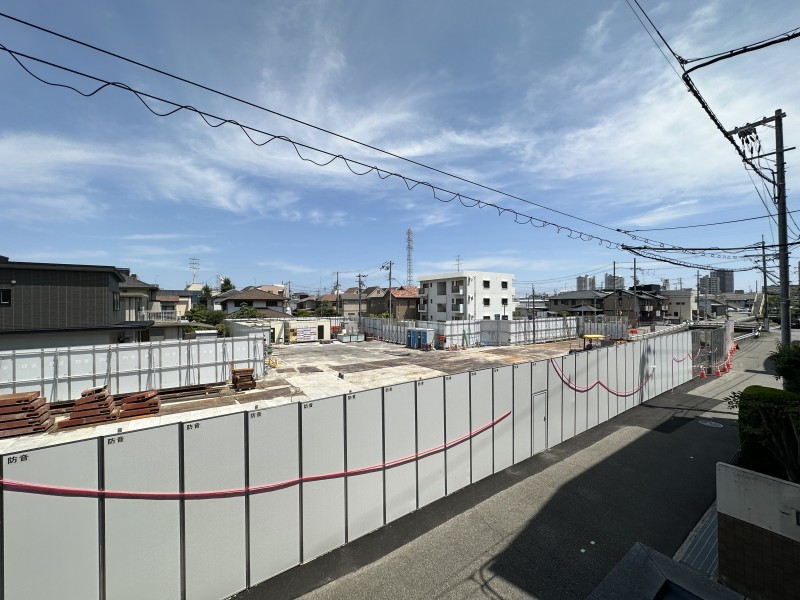 .津門川沿いの開放感のある立地です。2階部分、東南角住戸で陽当り・通風良好です。階下に部屋はありませんので、お子様の足音なども気になりませんので子育てファミリーさんにもおすすめのお部屋です。