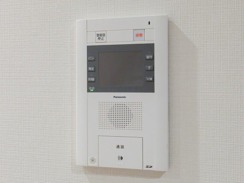 ◆TVモニター付インターホン◆訪ねてきた相手をモニター越しに確認でき、防犯対策に役立ちます。インターホン越しに話をすることが可能です。