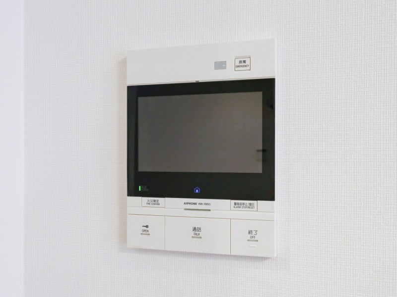 ◆TVモニター付インターホン◆訪ねてきた相手をモニター越しに確認でき、防犯対策に役立ちます。インターホン越しに話をすることが可能です。