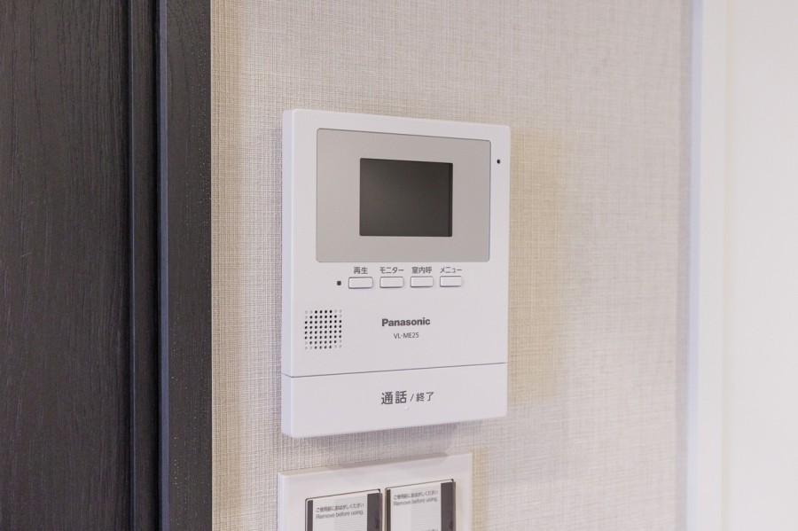 ◆TVモニター付インターホン◆訪ねてきた相手をモニター越しに確認でき、防犯対策に役立ちます。インターホン越しに話をすることが可能です。