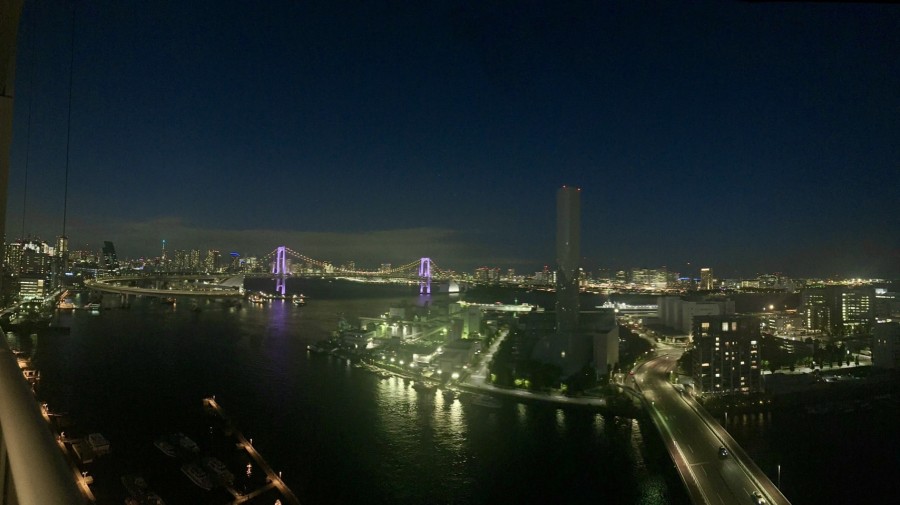 夜になりライトアップされた幻想的な眺めも堪能できます！迫力のあるきらめきの夜景を望みながら、日々をアップデートできそうです。