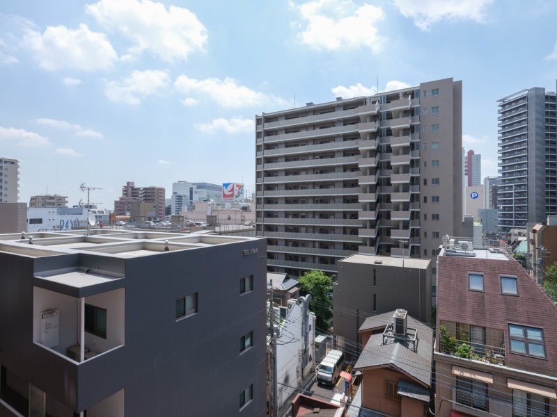 清らかで穏やかな時間が流れ、明日への活力を養うことができる眺望です。暮らしの中で大切な光と風を演出してくれる居心地の良い空間です。