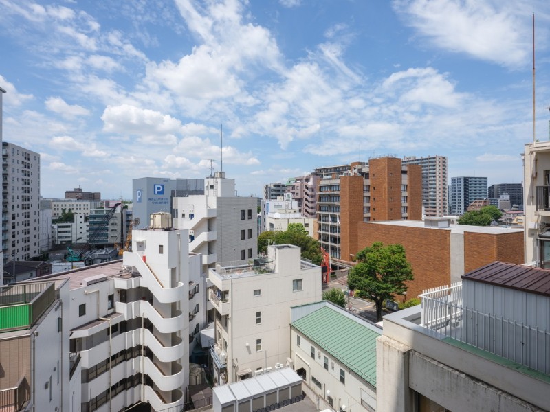 バルコニーからの眺望です。変わりゆく空の色を楽しみながら日々をアップデートできそうです。