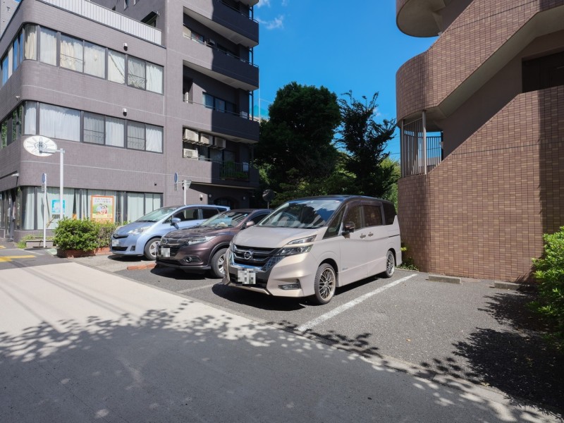 ◆駐車場◆ショッピングや旅行、レジャーが気軽に楽しめる駐車場を完備しています。※空き状況は変化することがございますのであらかじめご了承ください。