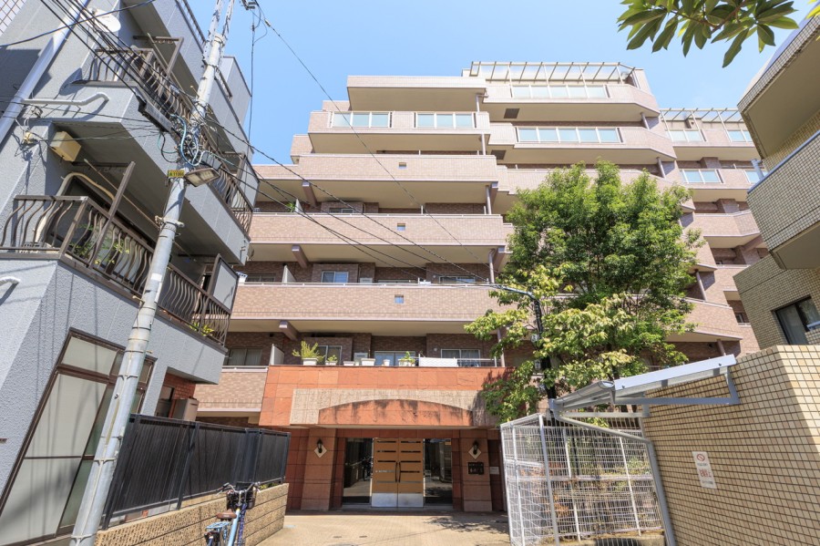 安心で暮らしやすい環境が揃う文京区の閑静な住宅街に立地。日常だけでなく休日の楽しみ方も広がるロケーションです。