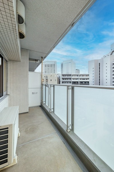 南東向きのバルコニーは暮らしに大切な光と風を感じることができる空間です。晴れた日には洗濯物がカラッと乾いてくれそうです。