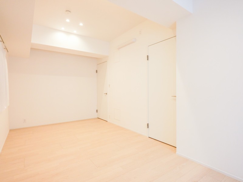 約8.4帖の洋室1は2部屋への変更が可能です。(費用負担有)