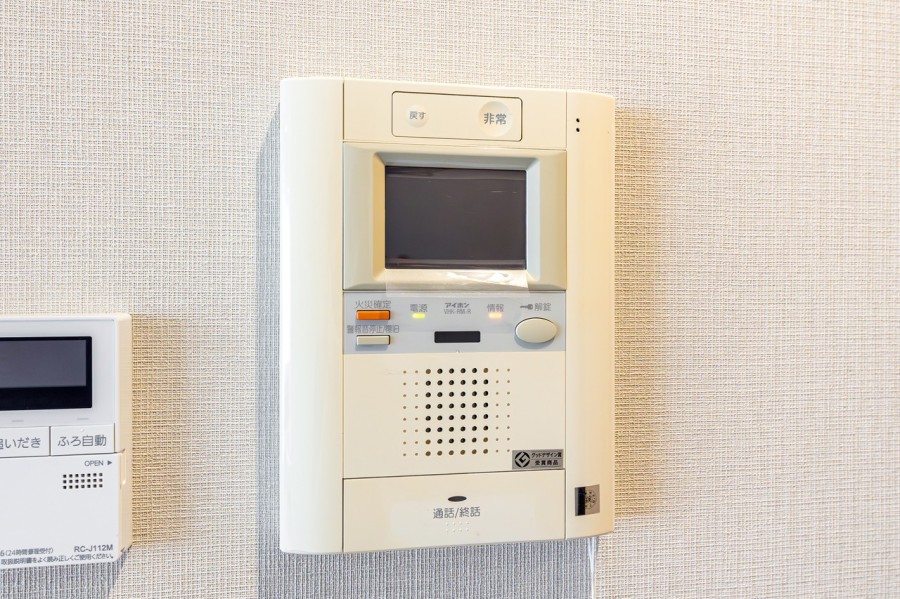 ◆TVモニター付インターホン◆訪ねてきた相手をモニター越しに確認でき、防犯対策に役立ちます。インターホン越しに話をすることが可能です。