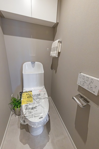 優れた節水効果や汚れが付きにくい便座など、ほしかった機能が揃ったウォシュレット一体型トイレです。