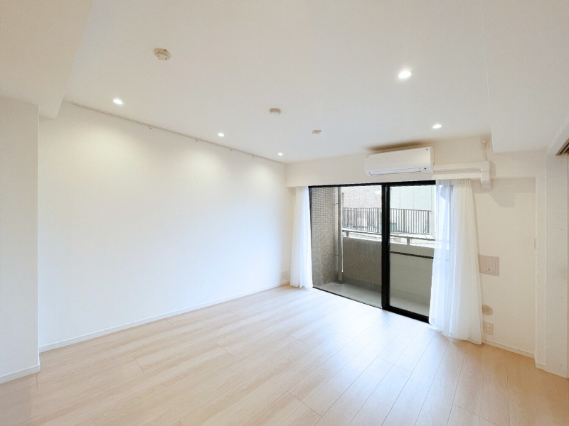 居心地の良いリビングはシンプルな内装なので、お手持ちの家具とも合わせやすいのが魅力です。